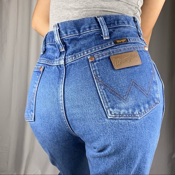 SOLD Wrangler light/medium wash denim sz 34” - Picture 2 of 12